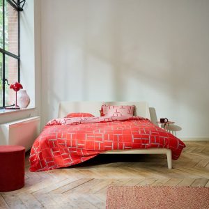 Graphic red